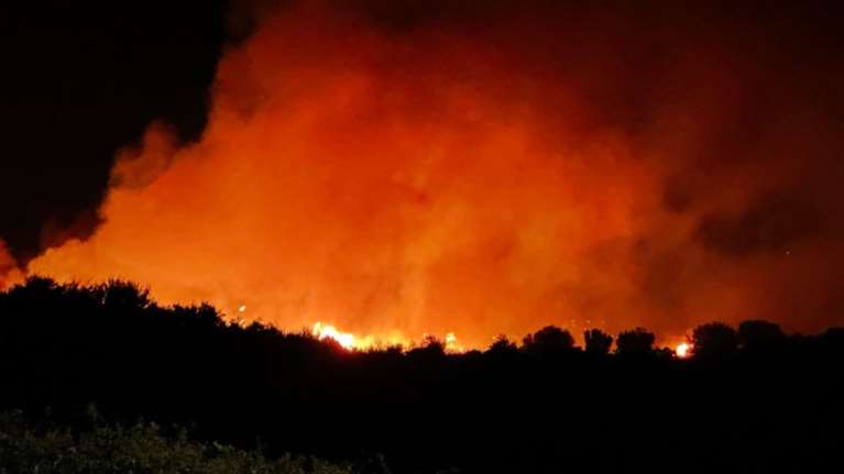 Φωτιά στη Σάμο κατευθύνεται σε αρχαιολογικό χώρο