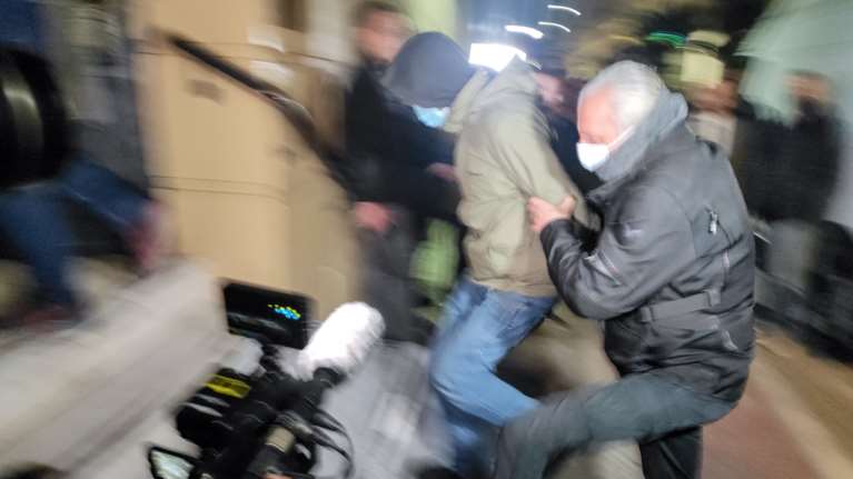 Πάτρα: Τους πρόδωσε ένα καλαμάκι... καφέ - Πώς η αστυνομία έφτασε στα ίχνη των ληστών - αντιεξουσιαστών