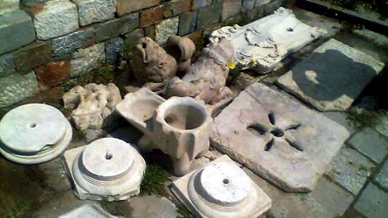 Νέα έρευνα σε βάρος της εφοπλιστικής οικογένειας Παπαδημητρίου για αρχαιοκαπηλία - Εκαναν έφοδο στο σπίτι τους