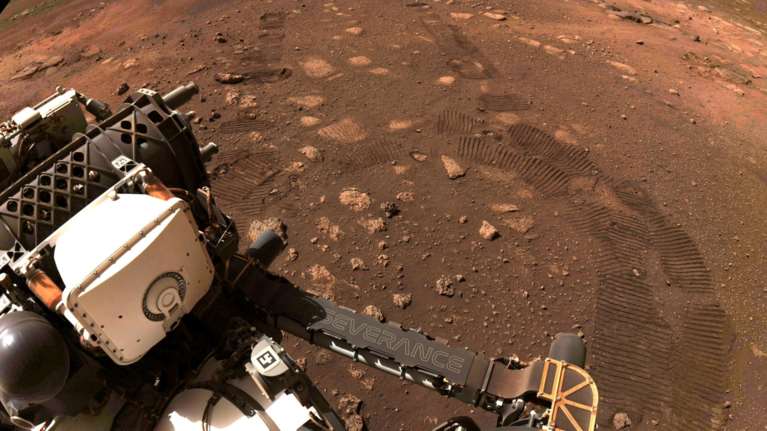 NASA: Εντυπωσιακές εικόνες από τον Άρη - Οι πρώτοι ήχοι από τον &quot;κόκκινο&quot; πλανήτη