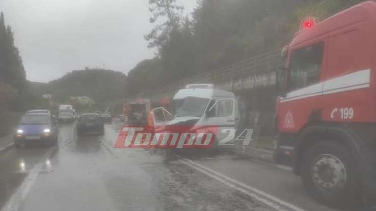 Τροχαίο με έναν νεκρό στην εθνική οδό Πατρών - Πύργου - Σφοδρή σύγκρουση βαν με ΙΧ [εικόνες]