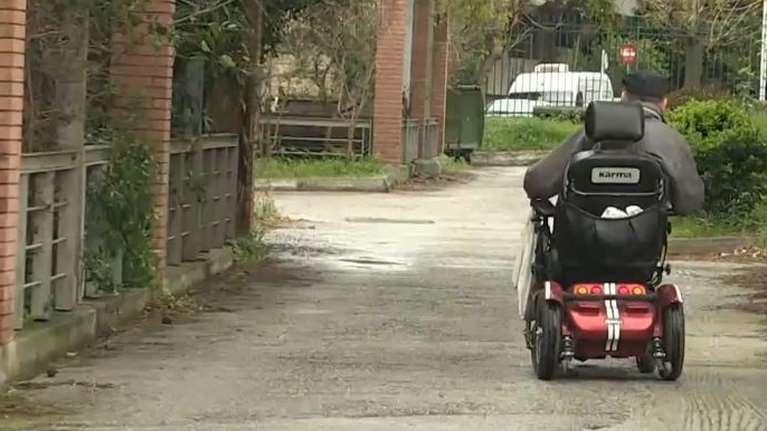 Στο &quot;σφυρί&quot; η πρώτη κατοικία οικογένειας με πατέρα τετραπληγικό: &quot;Δεν ήθελα να καταχραστώ τα λεφτά του ελληνικού κράτους&quot;