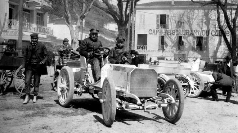 H εξέλιξη στις μάσκες των Mercedes από το 1900 μέχρι σήμερα