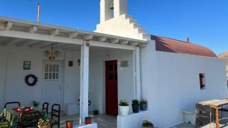 Μύκονος: Η Ιερά Μονή Παναγιάς Τουρλιανής διαψεύδει πως το ξωκλήσι έγινε ενοικιαζόμενο για τουρίστες [εικόνες, βίντεο]