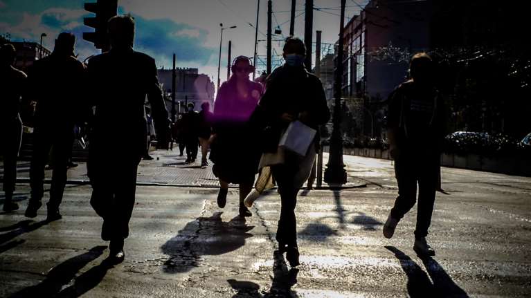 Τι αλλάζει ο νέος κατώτατος σε μισθούς, Δημόσιο, τριετίες - Ποια επιδόματα ανεβαίνουν