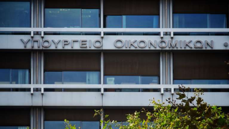 Έρχεται κυβερνητική παρέμβαση για τις μεγάλες αυξήσεις στα ασφάλιστρα υγείας