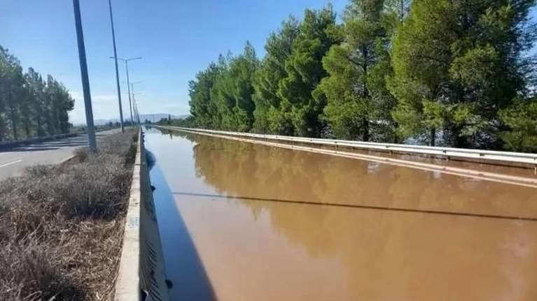 Κακοκαιρία Daniel: Κλειστή παραμένει η Αθηνών-Θεσσαλονίκης - Η κατάσταση στους δρόμους της Θεσσαλίας