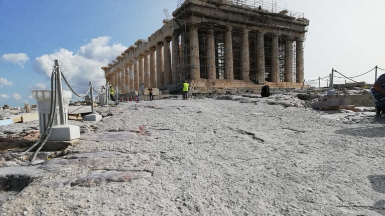 Τσιμέντο στην Ακρόπολη: Οι αντιδράσεις και η απάντηση του υπουργείου Πολιτισμού