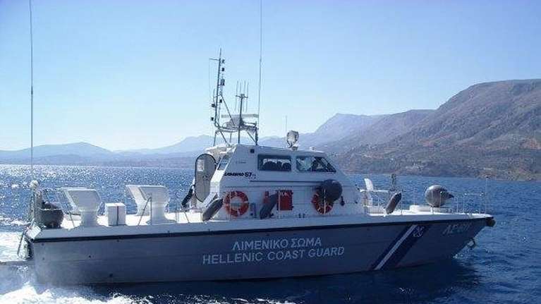 Τήνος: Πλοίο προσέκρουσε στην προβλήτα του λιμανιού