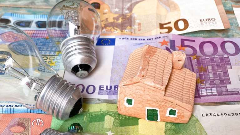 Αυτές είναι οι νέες τιμές του ρεύματος τον Φεβρουάριο: Μεγάλες μειώσεις στα τιμολόγια αλλά και στις επιδοτήσεις