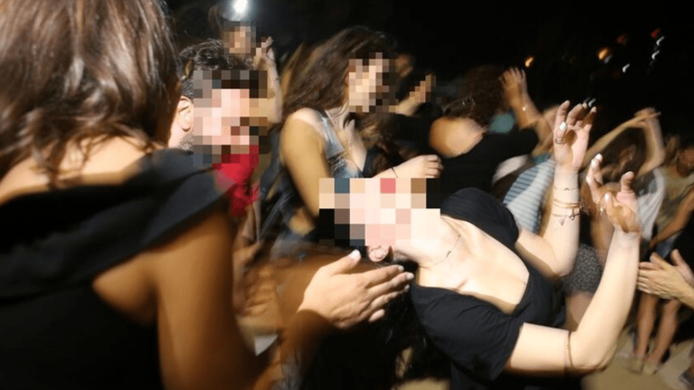 Πάτρα: Γαμήλιο γλέντι μέχρι τα ξημερώματα με ορχήστρα και 400 καλεσμένους - Συνελήφθη ο ιδιοκτήτης του καταστήματος