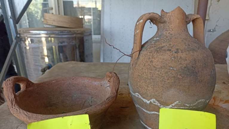 Βόλος: Κληρονόμησε από τον θείο του ένα σπίτι με δεκάδες αρχαία και συνελήφθη [εικόνες]