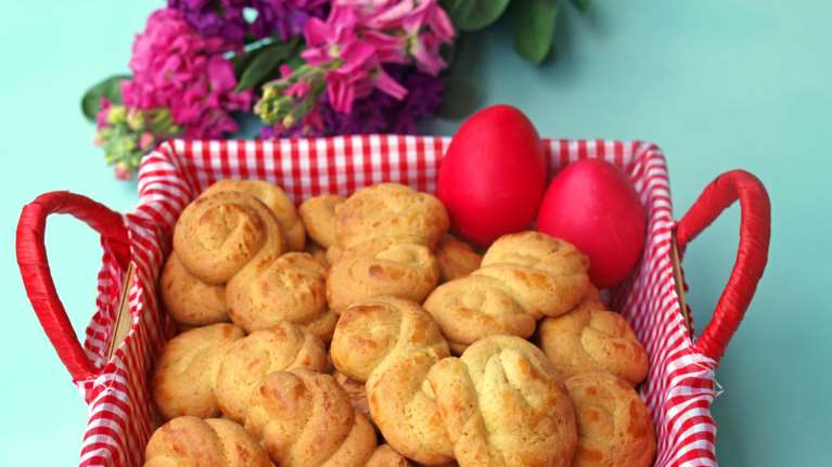 Τοπ συνταγές για τα πιο γευστικά, τραγανά πασχαλινά κουλουράκια από δύο πασίγνωστους σεφ