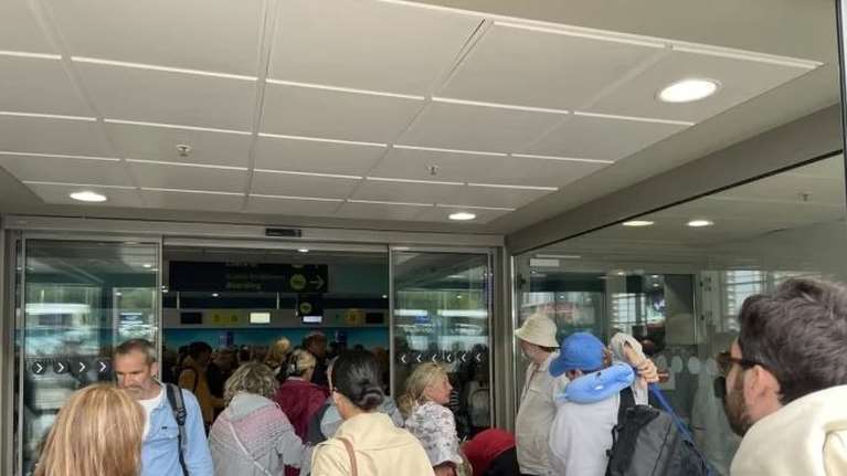 Κεφαλονιά: Απίστευτο αδιαχώρητο λόγω κακοκαιρίας στο αεροδρόμιο - Ακυρώθηκαν πτήσεις [εικόνες]