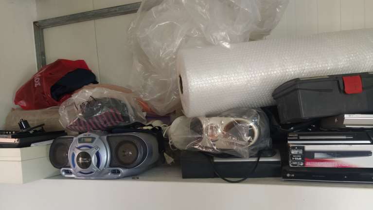 Ο συνταξιούχος που επισκευάζει μικρές ηλεκτρικές συσκευές και τις χαρίζει σε όποιον τις χρειάζεται