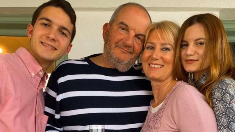 Νατάσα Παζαΐτη - Κώστας Καραμανλής: Πρωτοχρονιά με τα δίδυμα παιδιά τους [Εικόνα]