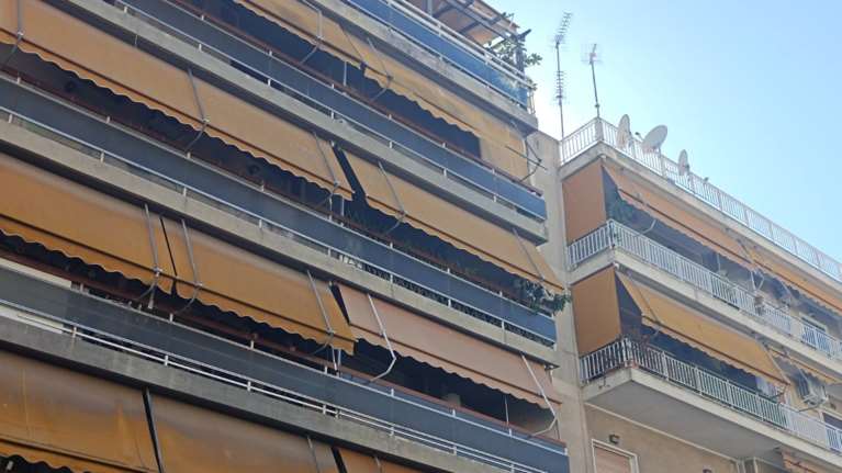 Καλλιθέα: Θρήνος για τον τραγικό χαμό της 7χρονης από τη σπασμένη τζαμαρία - 40 λεπτά πάλευαν οι γιατροί να τη σώσουν