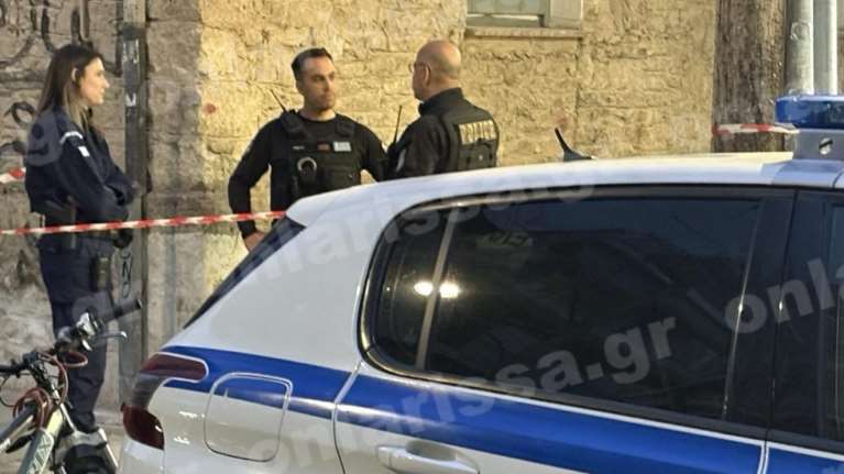 Λάρισα: Έτσι έγινε η άγρια μητροκτονία- Τσακώθηκαν, τη σκότωσε με μαχαίρι και φώναξε τον ξάδερφό του για να την εξαφανίσουν