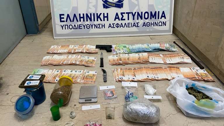 Σπείρα εξειδικευόταν στην κλοπή Smart και στη διακίνηση ναρκωτικών: &quot;Κυρία&quot; η κοκαϊνη, &quot;μαντάμ&quot; τα ecstasy