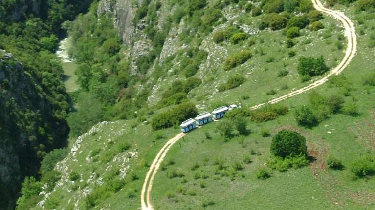 Ξανασφυρίζει το τρενάκι στο φαράγγι του Αγγίτη στις Σέρρες - Μεγάλο το ενδιαφέρον επτά χρόνια μετά