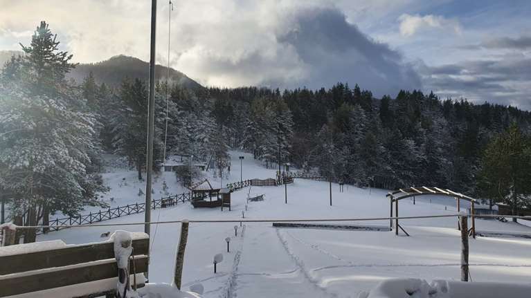 Στα λευκά η Ξάνθη: Πυκνή χιονόπτωση από το πρωί [εικόνες]