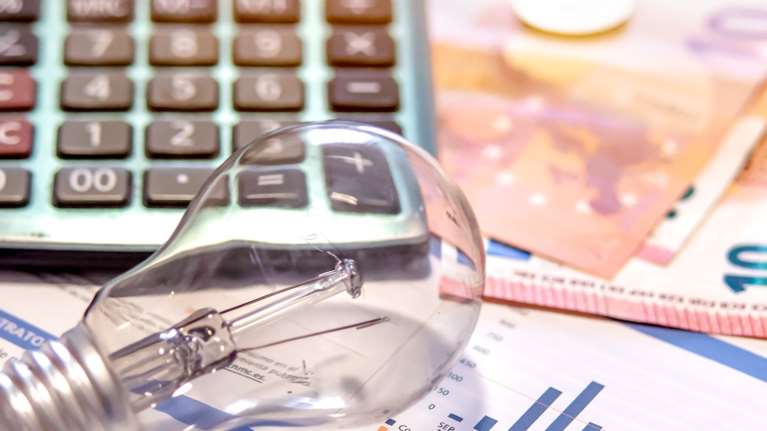 Χρωματιστά τιμολόγια: Πρεμιέρα με χρεώσεις και κάτω από 14 λεπτά ανά κιλοβατώρα