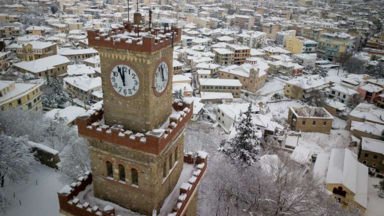 Κακοκαιρία Μήδεια - Σε λευκό κλοιό όλη η χώρα: Τα προβλήματα σε Ήπειρο, Θεσσαλία, Πελοπόννησο [εικόνες]