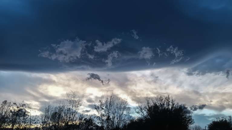 Συννεφιά με λίγες βροχές και πτώση της θερμοκρασίας σήμερα - Με τι καιρό θα κάνουμε Πρωτοχρονιά