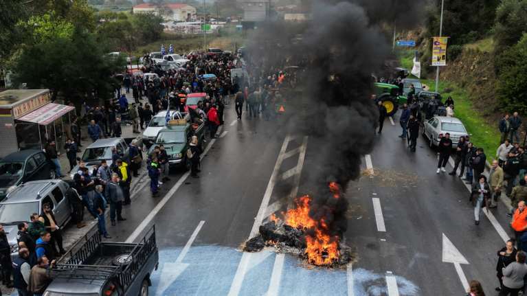 "Σπέρνουν" μπλόκα οι αγρότες σε όλη τη χώρα:  Η "χαρτογράφηση" των κινητοποιήσεων