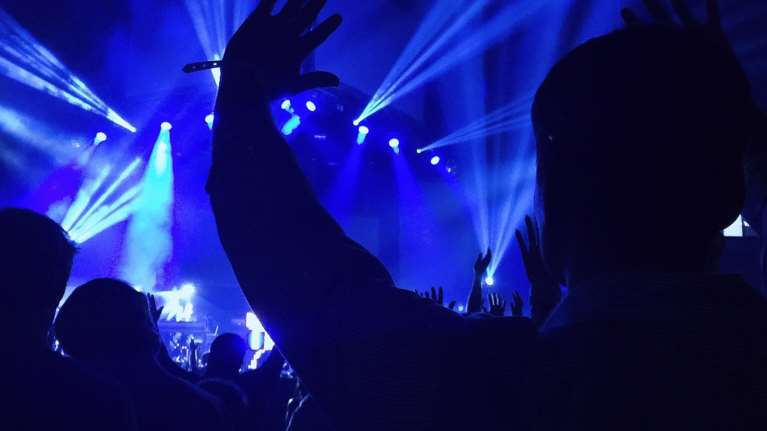 Κορονοϊός: Νέο πάρτι… συνωστισμού με γνωστό ράπερ σε κλαμπ στην Εύβοια [Βίντεο - εικόνες]