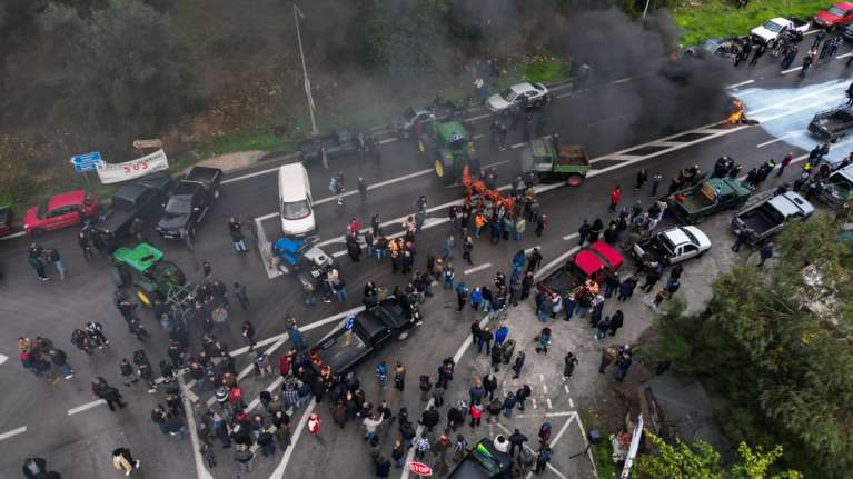 Παρέμβαση του εισαγγελέα του Αρείου Πάγου για τα αγροτικά μπλόκα και την παρακώλυση συγκοινωνιών