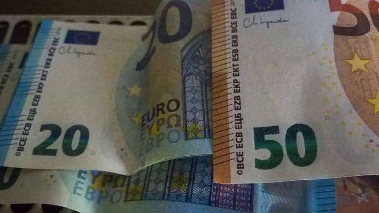 Ποια είναι τώρα η φθηνότερη πηγή θέρμανσης - Οι τιμές σε φυσικό αέριο, πετρέλαιο, ρεύμα και ξύλα