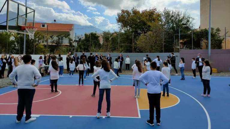 Σαμοθράκη: Παραδόθηκαν στους μαθητές τα γήπεδα που τους υποσχέθηκε ο Κυριάκος Μητσοτάκης