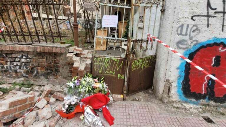 Λάρισα: Ένας χρόνος από τον θάνατο του φοιτητή που καταπλακώθηκε από τοιχίο - &quot;Πήρε δύο βαθιές ανάσες κι έφυγε&quot; [εικόνες]