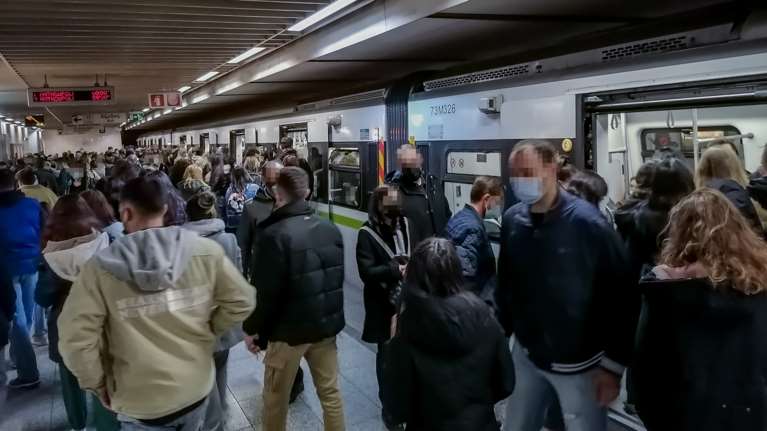 Αναστάτωση στο Μετρό: Γέμισε καπνό βαγόνι - Εκκενώθηκε ο συρμός στο Σύνταγμα