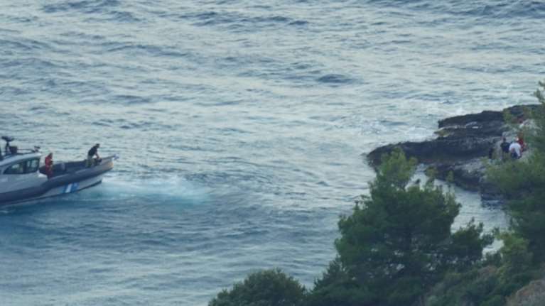 Πτώση ελικοπτέρου στη Σάμο: Ζωντανός βρέθηκε ο τέταρτος του πληρώματος [Εικόνες - Βίντεο]