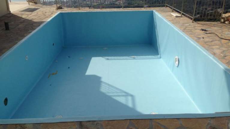 Κρήτη: Μεθυσμένος τουρίστας έκανε βουτιά σε... άδεια πισίνα - Νοσηλεύεται τραυματισμένος