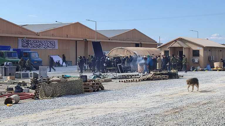 Ταλιμπάν με καλάσνικοφ στη... Θεσσαλονίκη: Κλέβουν την παράσταση τα γυρίσματα της ταινίας &quot;Dirty Angels&quot;