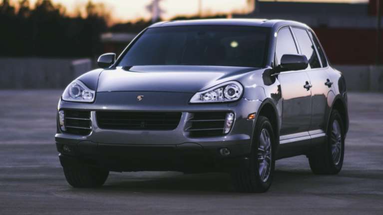 Θεσσαλονίκη: 15χρονος έκλεψε μία Πόρσε Καγιέν και βγήκε... βόλτα με τους φίλους του