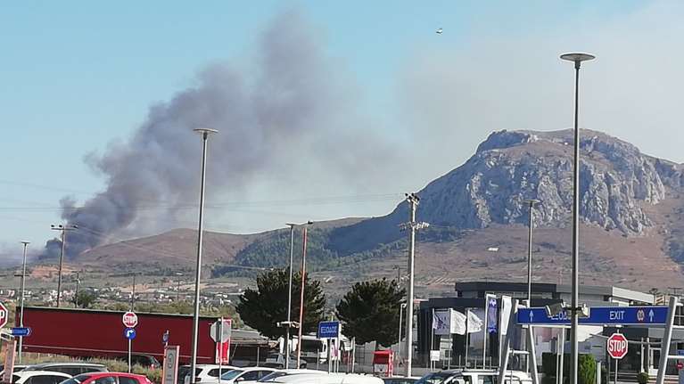 Φωτιά στην Αρχαία Κόρινθο: Το μήνυμα του 112 - Εκκενώστε προς Χιλιομόδι