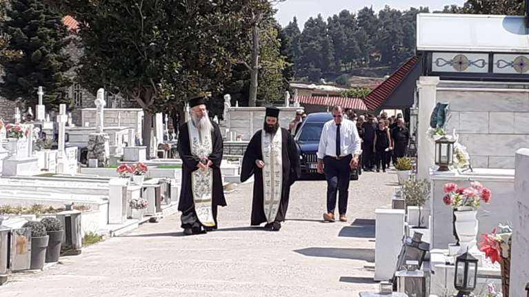 Ανείπωτος θρήνος στα Τρίκαλα - Κηδεύτηκε η 19χρονη που την παρέσυρε ΙΧ [Εικόνες]