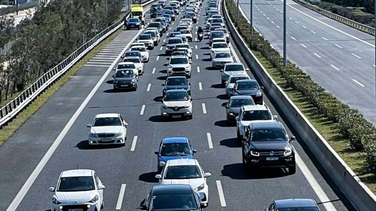 Αττική Οδός: Μποτιλιάρισμα μετά από σύγκρουση τεσσάρων οχημάτων