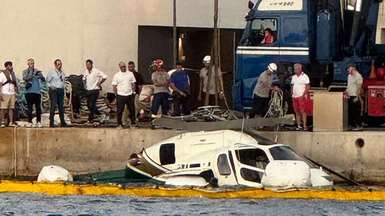 Πτώση ελικοπτέρου στη μαρίνα Βουλιαγμένης: Ελεύθερος ο πιλότος - Διέταξε έρευνα για τα αίτια ο εισαγγελέας