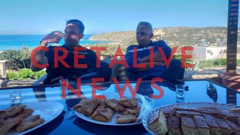 Κασσελάκης και Αποστολάκης πήγαν στη Γαύδο με φουσκωτό: Τους υποδέχτηκαν με ρακή και μεζέδες [εικόνες]