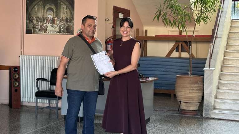 Τρίκαλα: Συγκίνηση για τη Μαρίνα Κοντοτόλη - Επέστρεψε στο Εσπερινό Λύκειο που πήγε σχολείο [εικόνες]