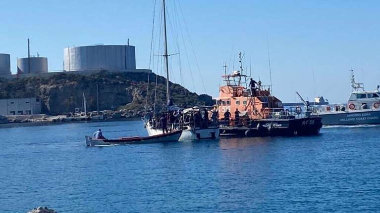 Ηράκλειο: Σώοι 80 μετανάστες που εντοπίστηκαν ανοιχτά των Καλών Λιμένων