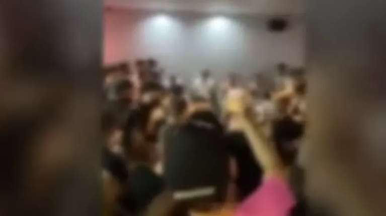 Σάλος για τον διαγωνισμό στοματικού σεξ στη Ζάκυνθο: Οργισμένος ο δήμαρχος - &quot;Τέτοιες εικόνες δεν εκπροσωπούν το νησί&quot;