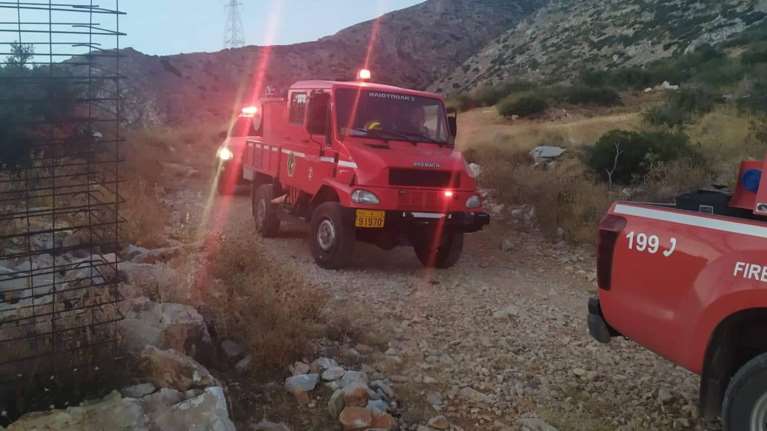 Υπό μερικό έλεγχο η φωτιά στον Κουβαρά