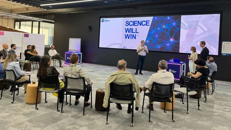 Pfizer: Συνάντηση με την Ένωση Ασθενών Ελλάδας για την αξιοποίηση της Ψηφιακής Υγείας και της Τεχνητής Νοημοσύνης