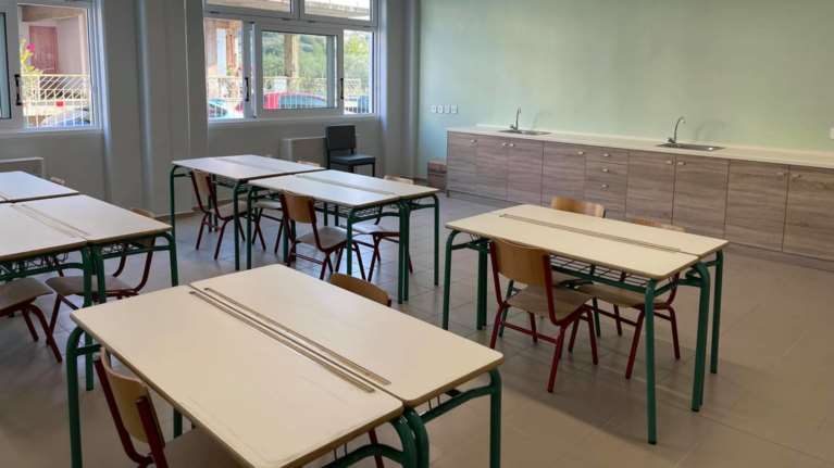 Το Μαξίμου έστειλε υλικό για ψηφιακές τάξεις σε απομακρυσμένα χωριά των Δελφών